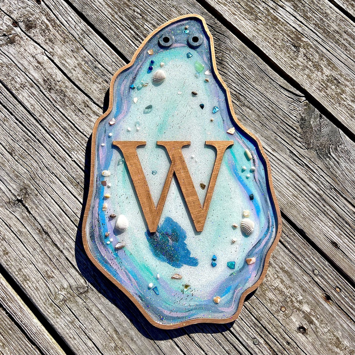 Resin Poured Oyster Door Hanger With Single Letter Monogram